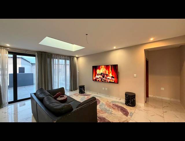 6 BEDROOM HOUSE FOR SALE IN COPPERLEAF ESTATE